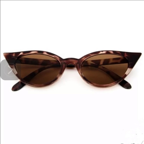 Accessories - 🎈Retro Thick Frame Cat Eye Sunglasses With Case